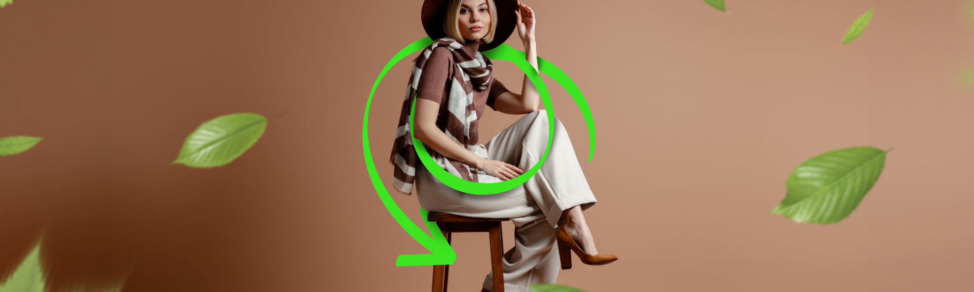 L'immagine mostra una persona che indossa capi second hand, un esempio di economia circolare nel settore della moda.